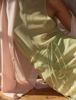 2025流行穿搭风格--帕斯蒂尔水彩风