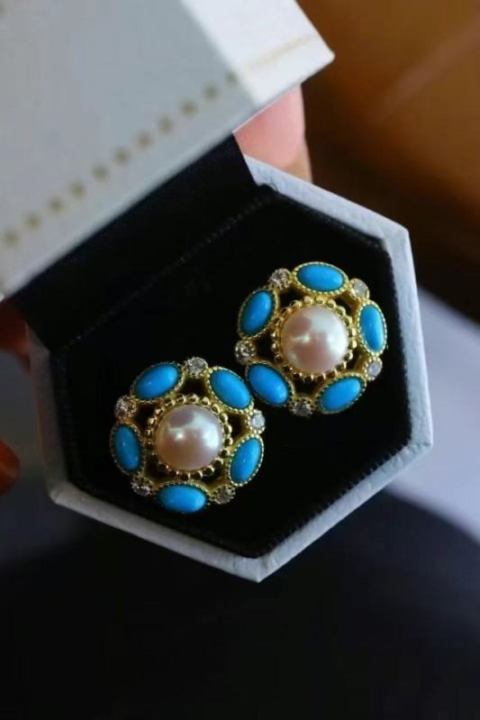  时尚新宠来袭：纯银镀金珍珠耳钉闪耀登场