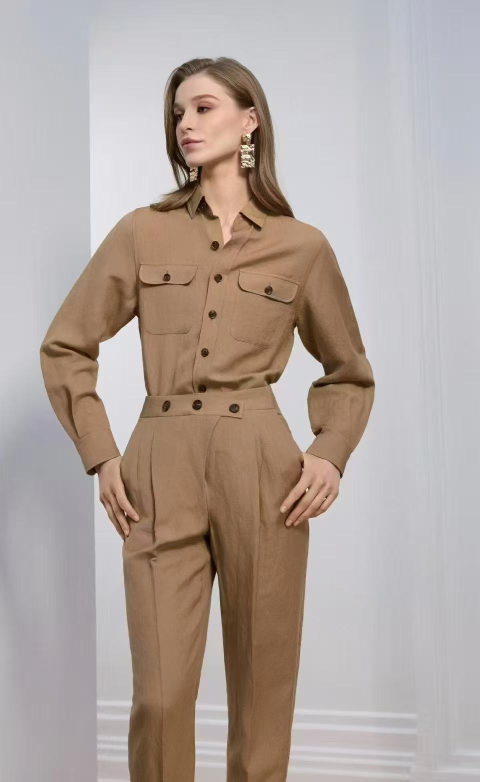 时尚又实用的卡其色工装套装