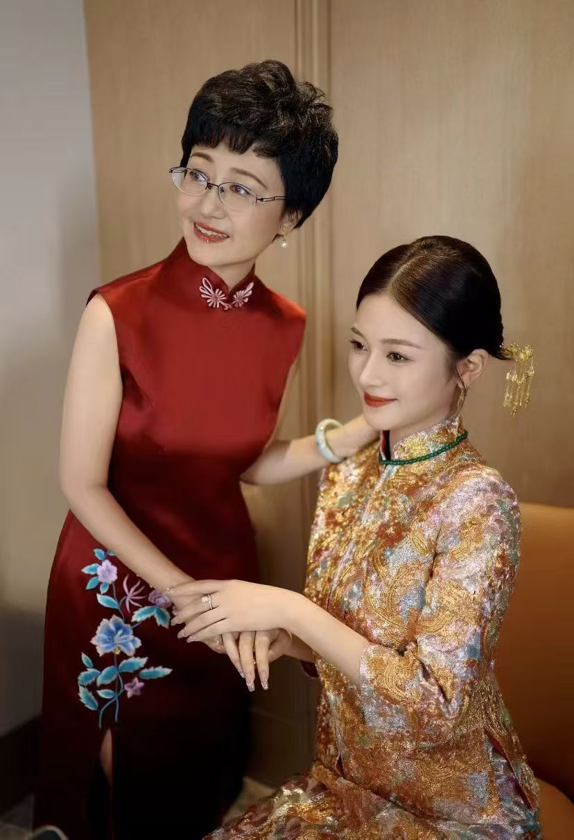 从厨房到红毯：妈妈的美从未褪色