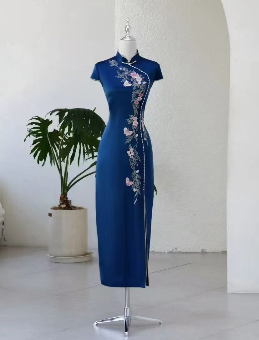 宝蓝色珍珠旗袍