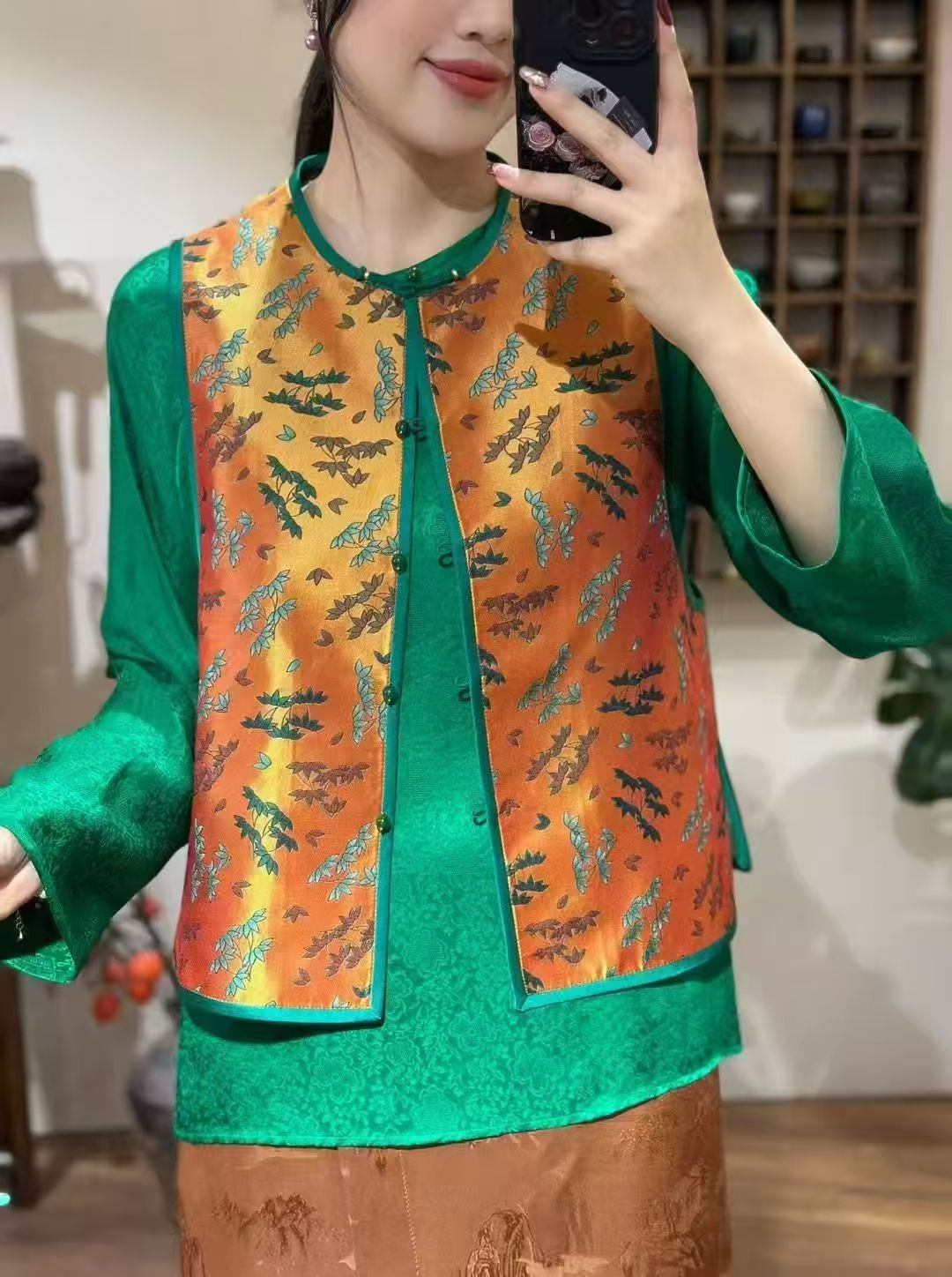 一寸宋锦一寸金：东方美学的奢华马甲复兴