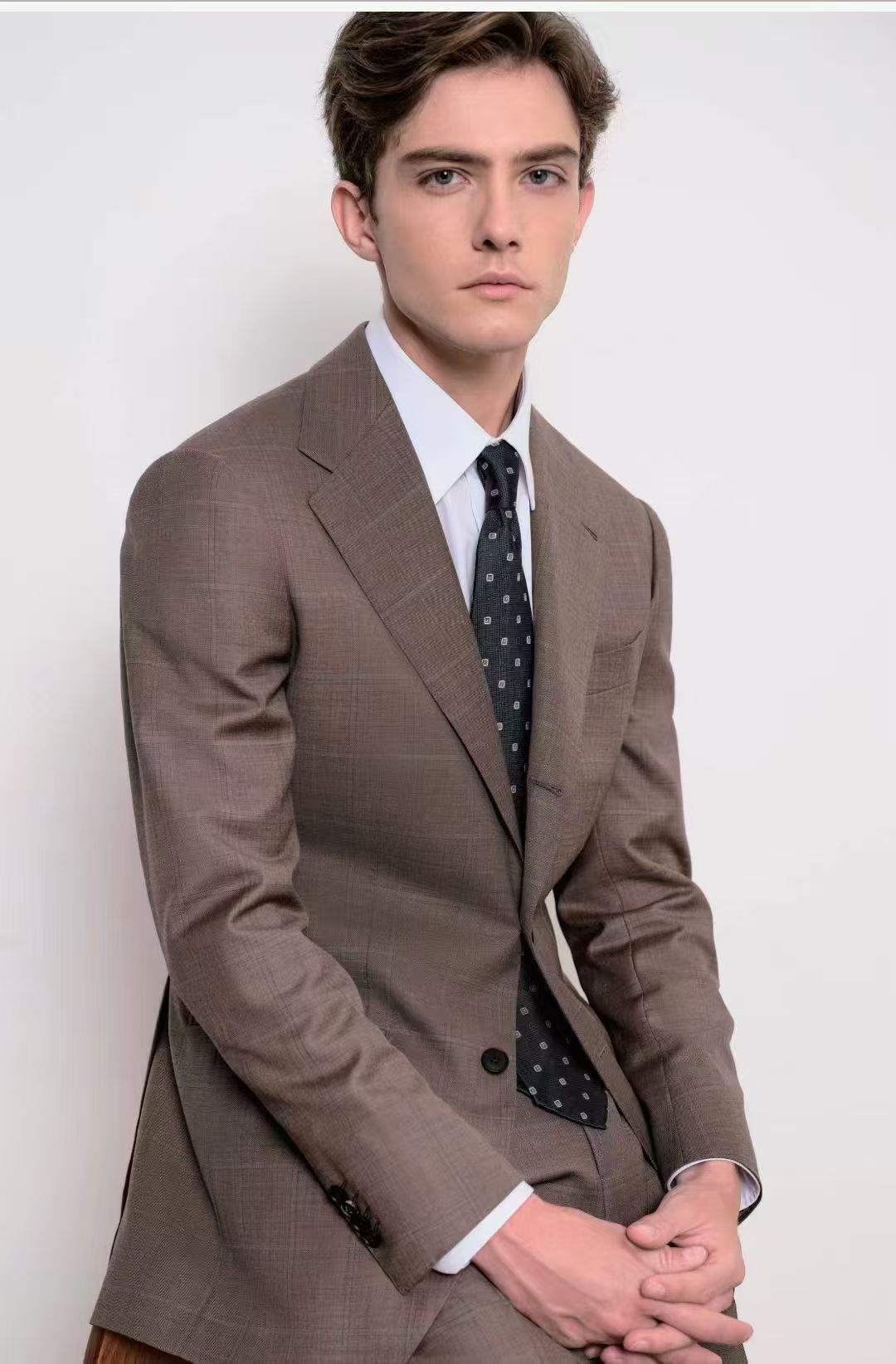 时尚感的棕色系定制西装