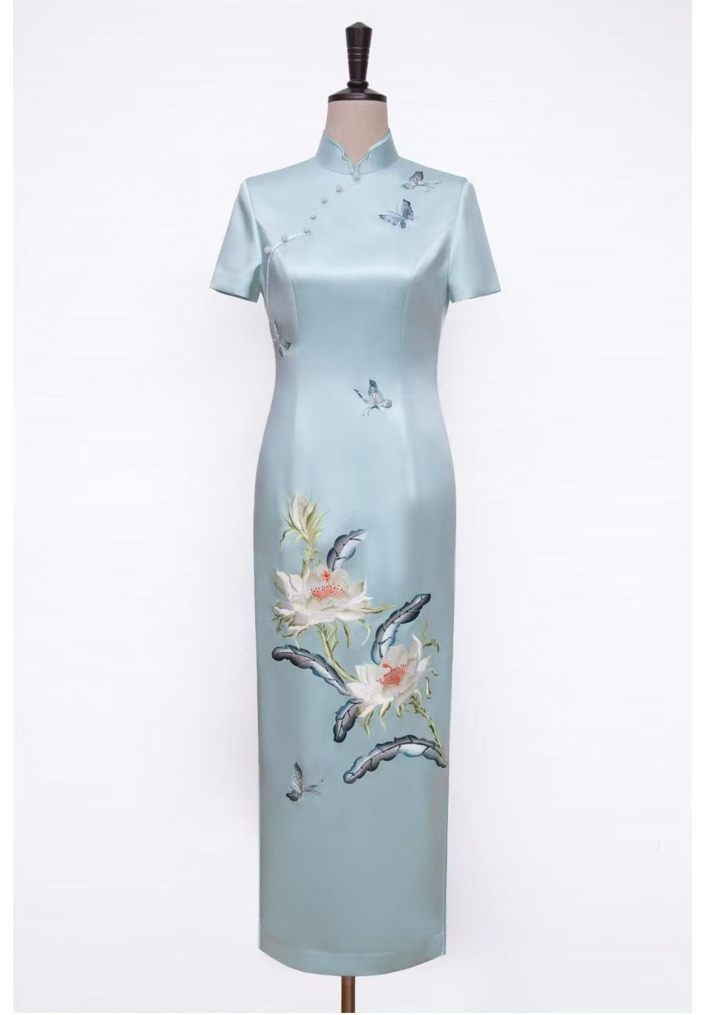 传统旗袍的韵味兼具现代时尚感