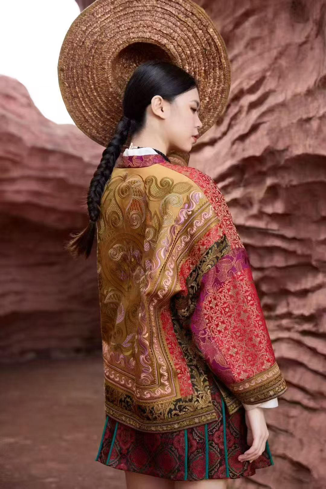  “深山技艺” 走向 “国际时尚”