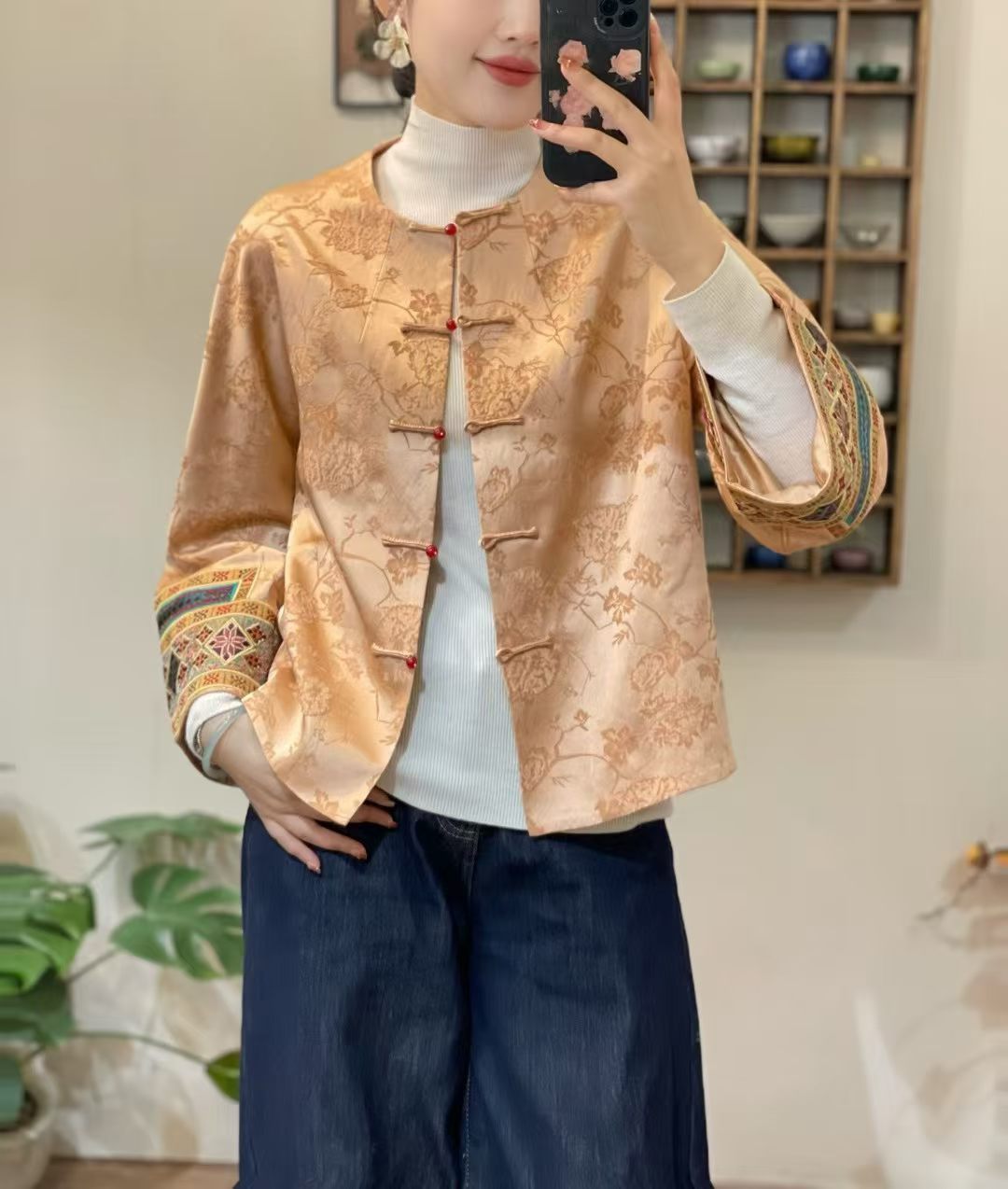 新中式外套是岁月馈赠的温柔与贵气